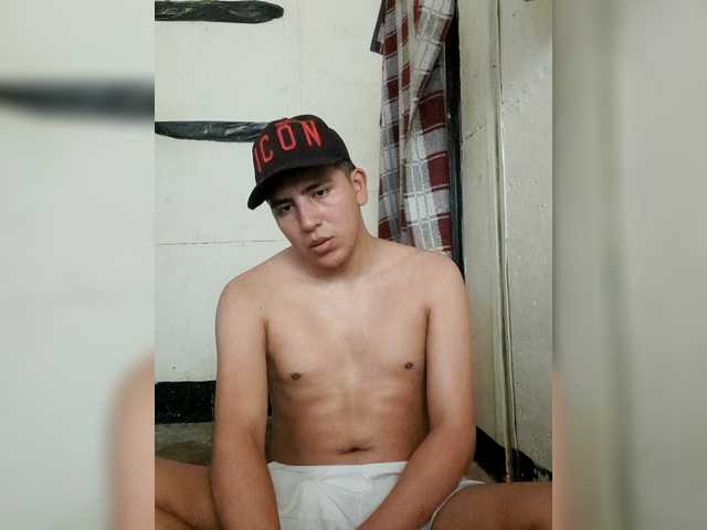 Crithian23 live cam on BongaCams