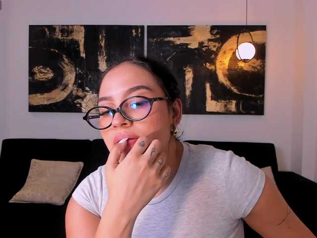 MollyJones live cam on BongaCams