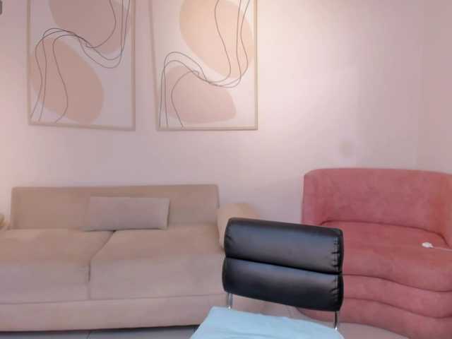  MollyJones chat room
