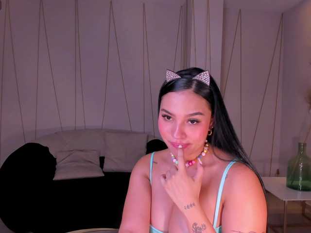 MollyJones live cam on BongaCams