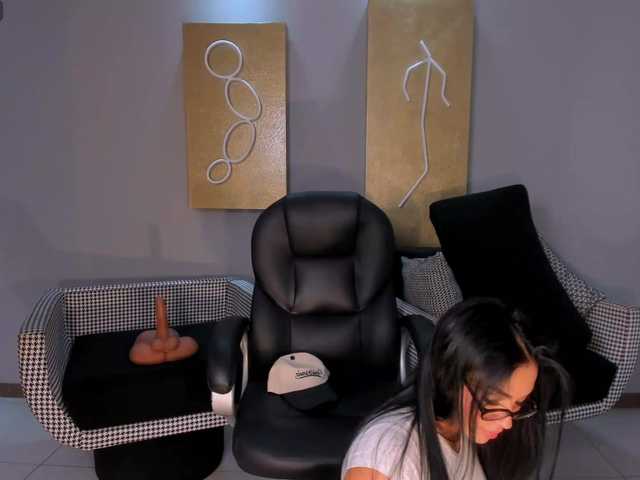MollyJones live cam on BongaCams