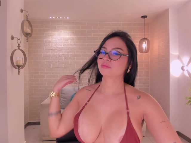 MollyJones live cam on BongaCams
