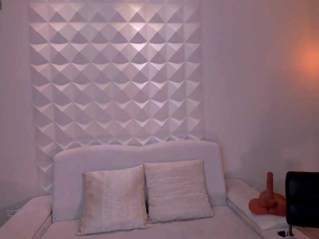 MollyJones live cam on BongaCams