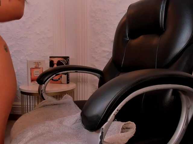 MollyJones live cam on BongaCams