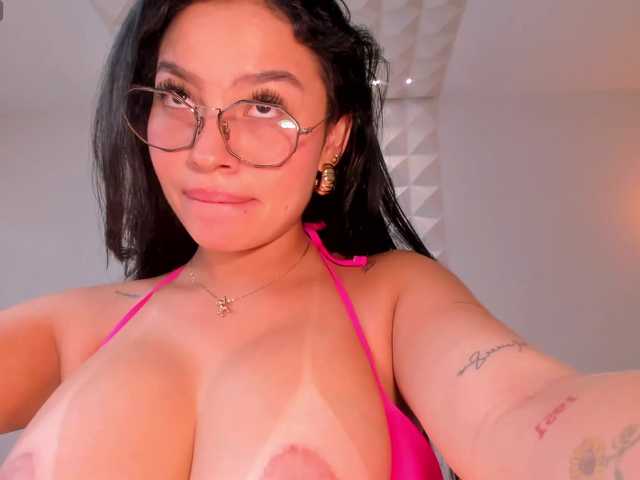 MollyJones live cam on BongaCams