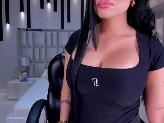 MollyJones live cam on BongaCams