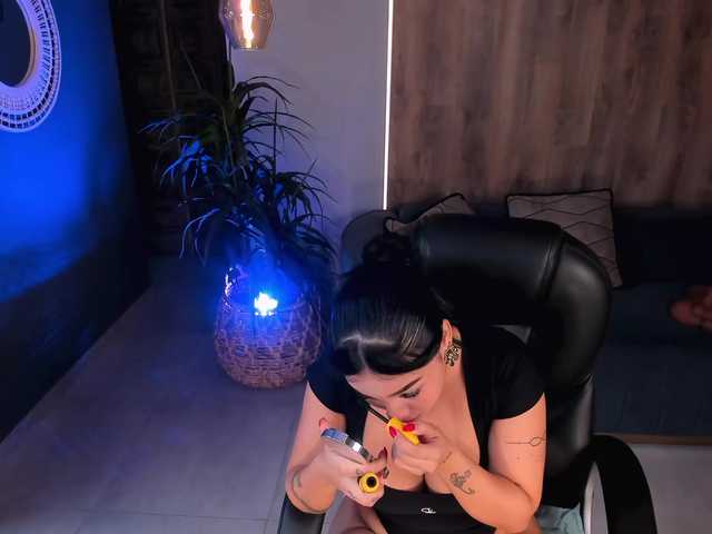 MollyJones live cam on BongaCams