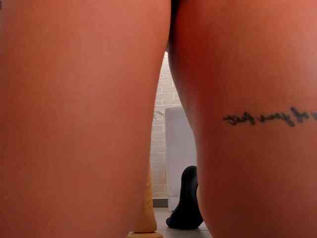 MollyJones Live Webcam on BongaCams