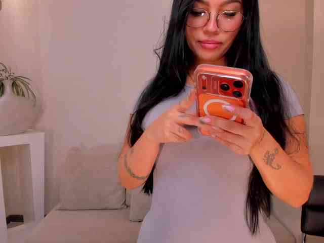 MollyJones webcam