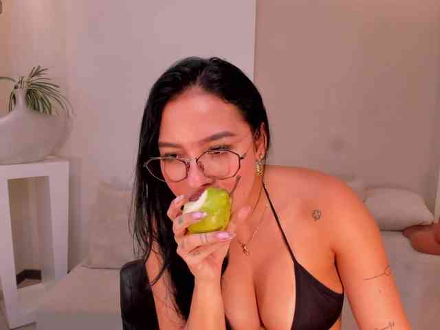 MollyJones webcam