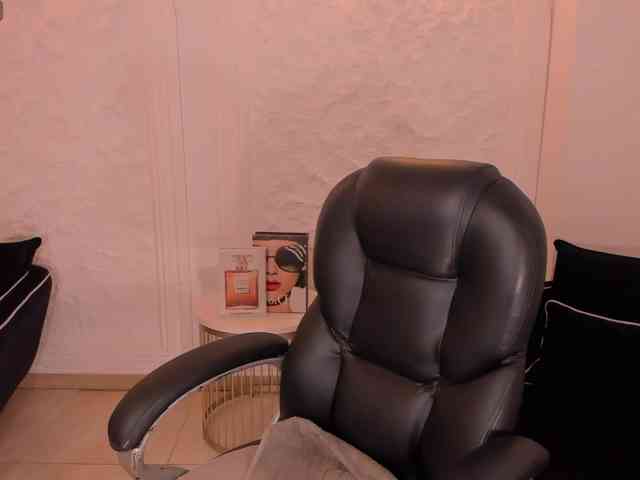 MollyJones webcam