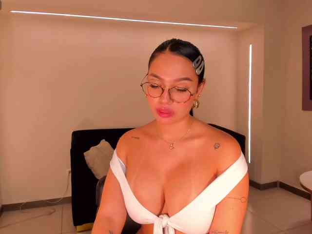 MollyJones webcam