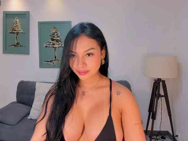 MollyJones webcam