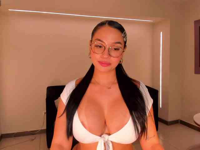 MollyJones webcam