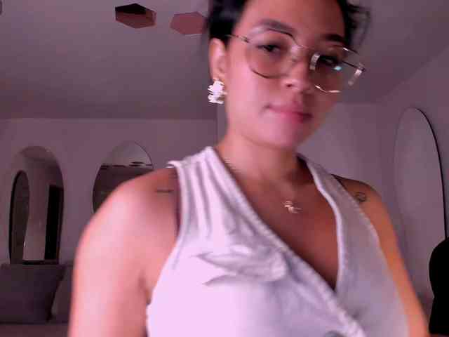 MollyJones webcam
