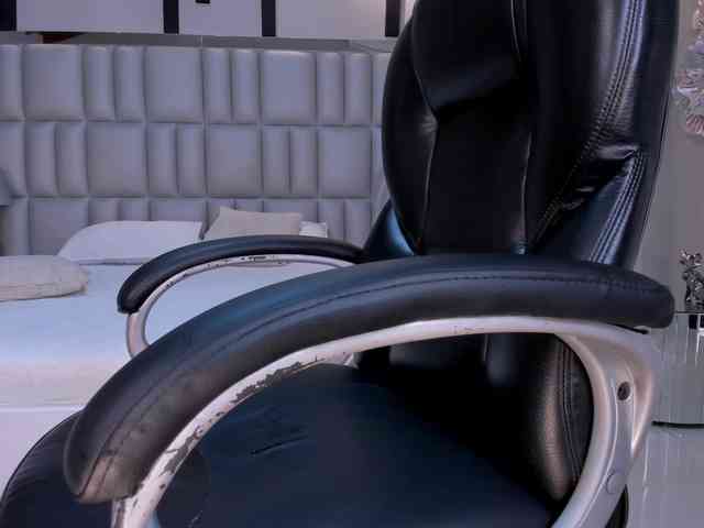 MollyJones webcam