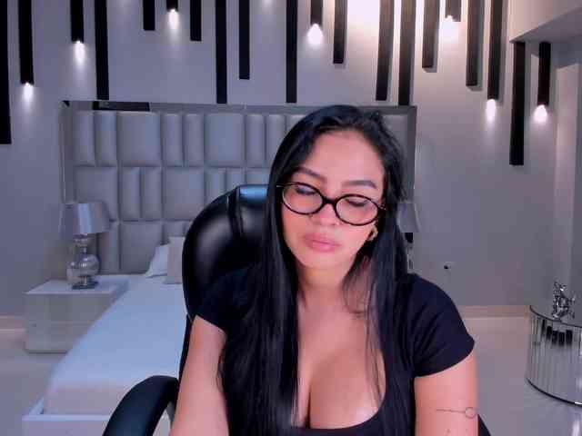 MollyJones webcam