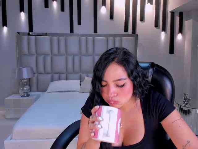 MollyJones webcam