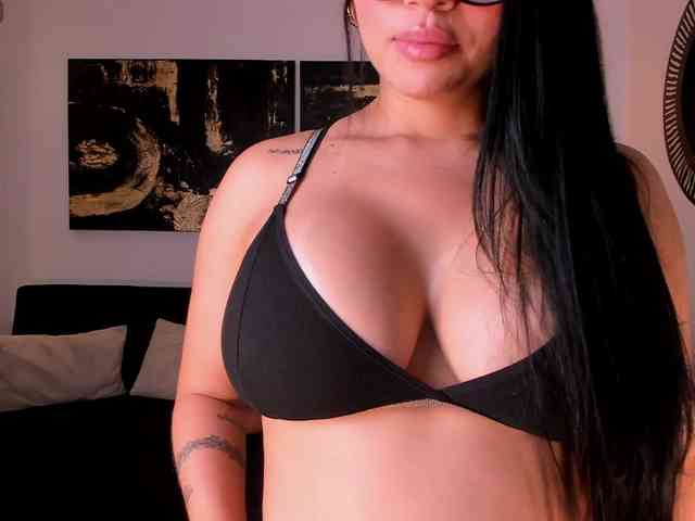 MollyJones webcam