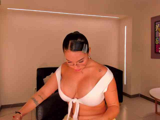 MollyJones webcam