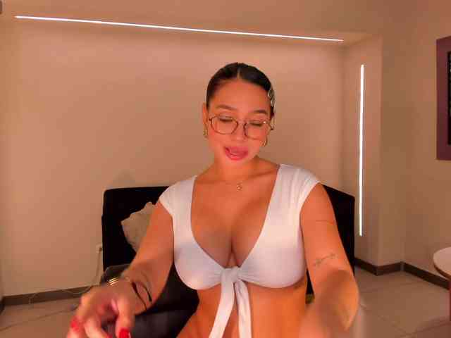 MollyJones webcam