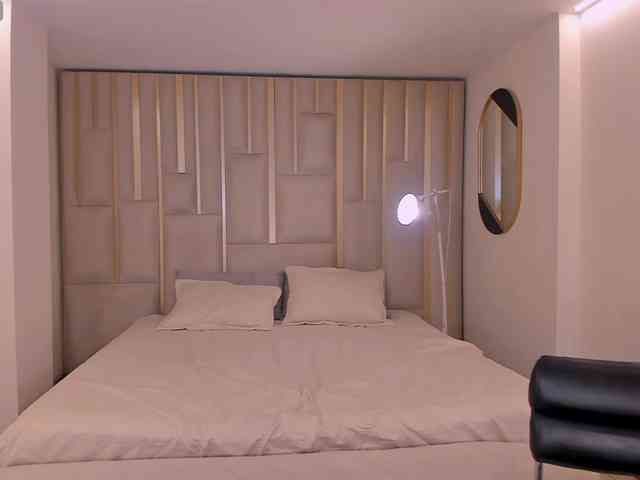 MollyJones webcam