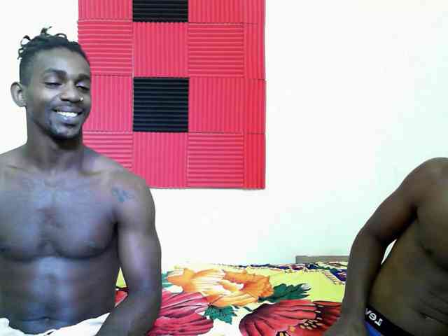 Ce modèle est en direct maintenant. InterracialTrioLive1