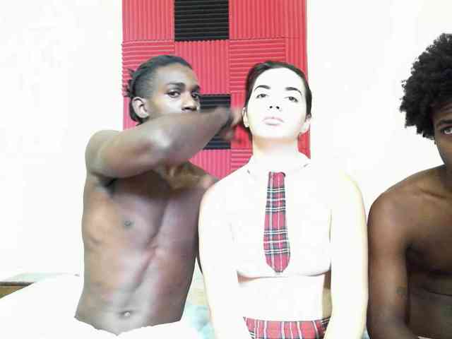 InterracialTrioLive1 webcam