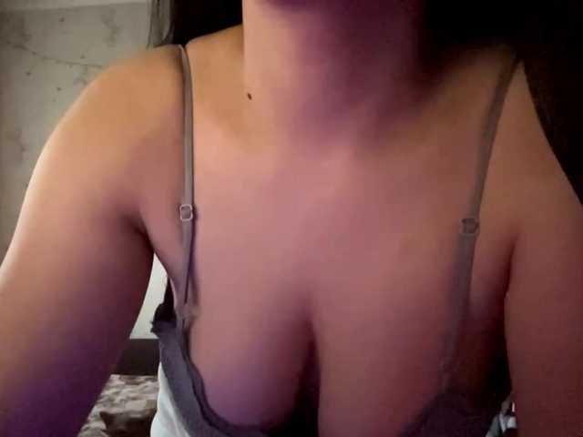 LeannBernmen live cam