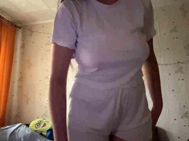 LeannBernmen webcam