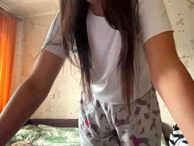LeannBernmen webcam