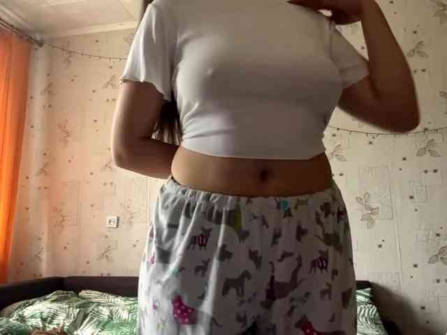 LeannBernmen webcam