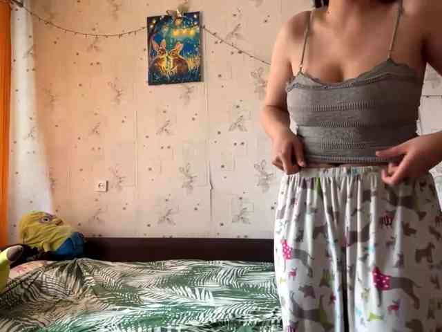 LeannBernmen webcam