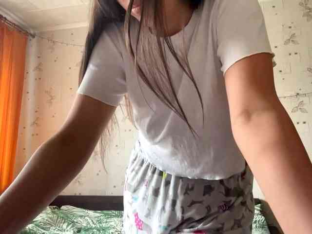 LeannBernmen webcam