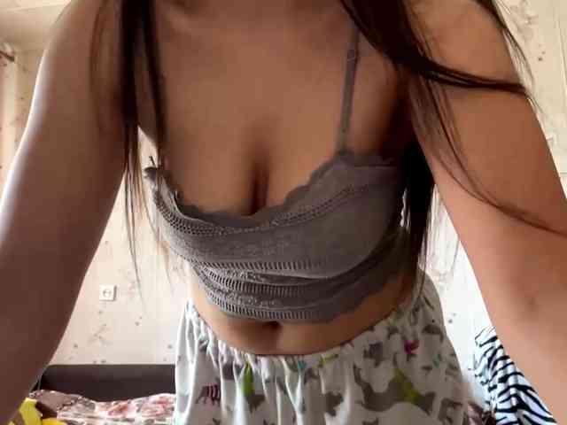 LeannBernmen webcam