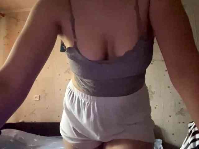 LeannBernmen webcam