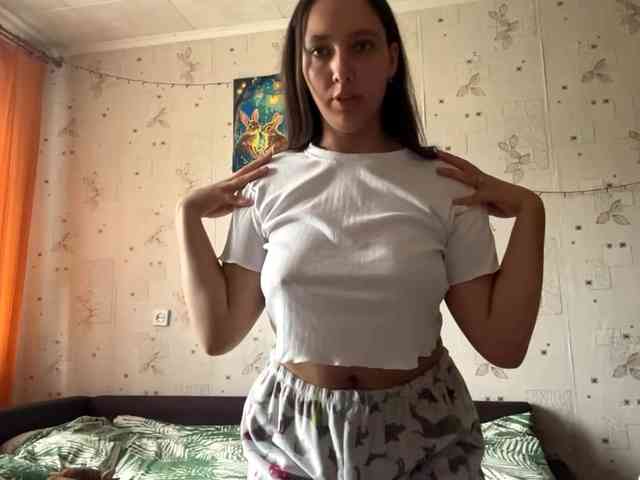 LeannBernmen webcam