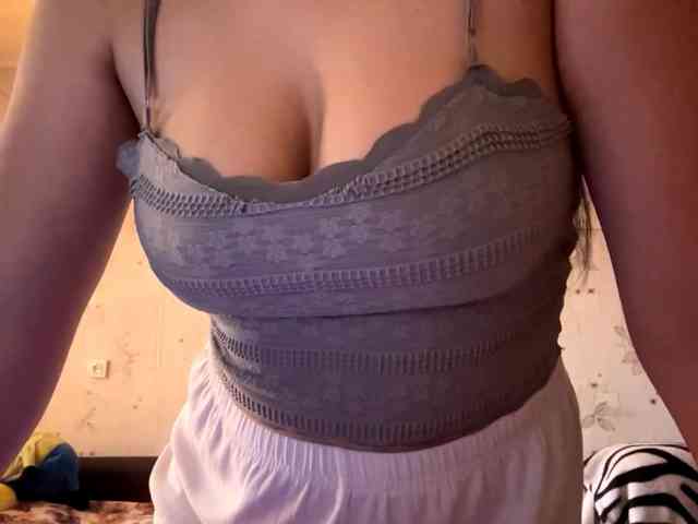 LeannBernmen webcam