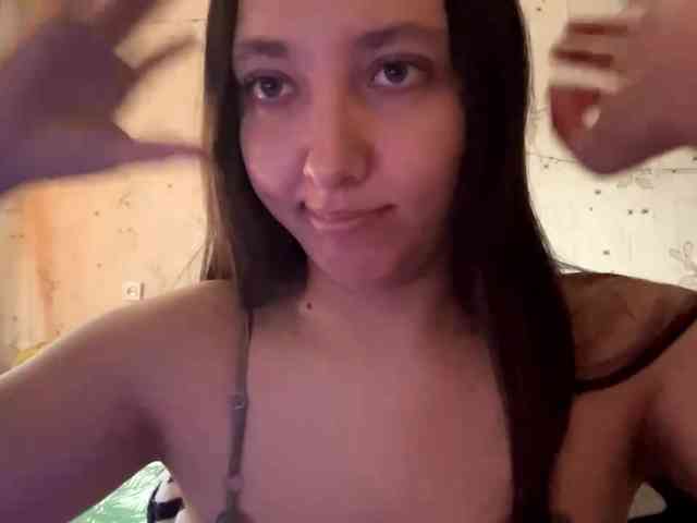 LeannBernmen webcam