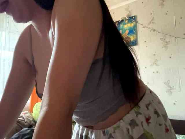 LeannBernmen webcam