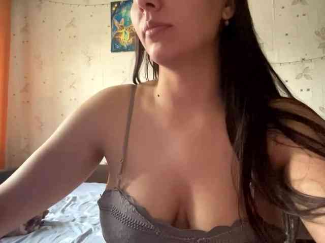 LeannBernmen webcam