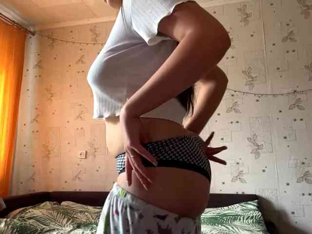 LeannBernmen webcam