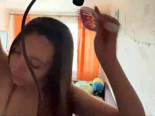 LeannBernmen webcam