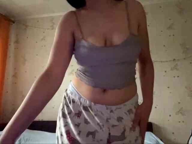 LeannBernmen webcam