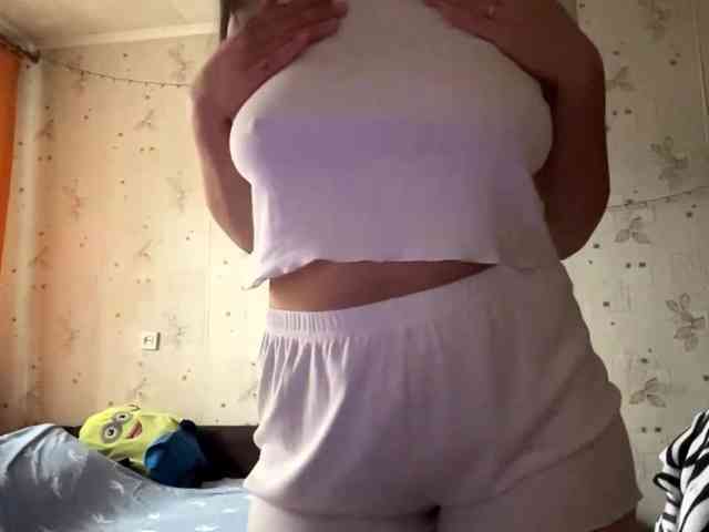 LeannBernmen webcam