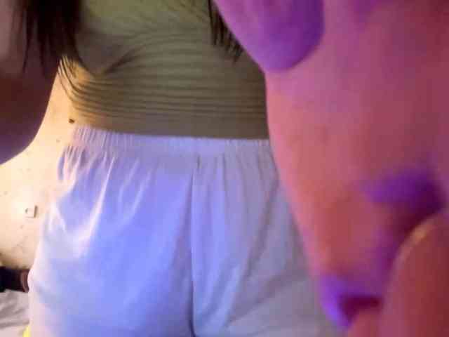 LeannBernmen webcam