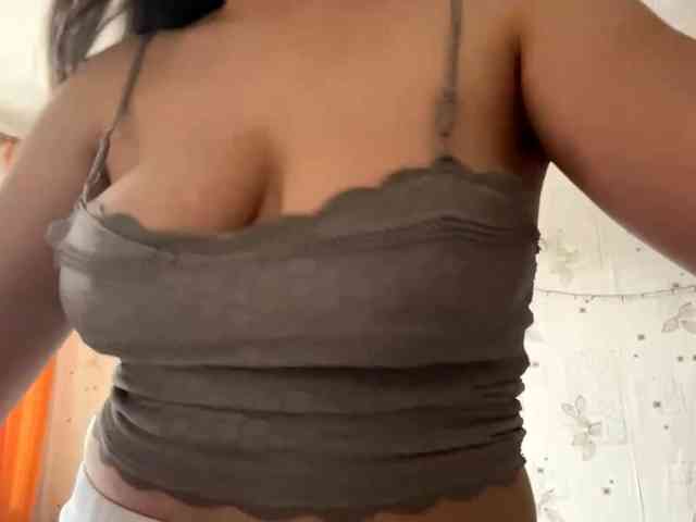 LeannBernmen webcam