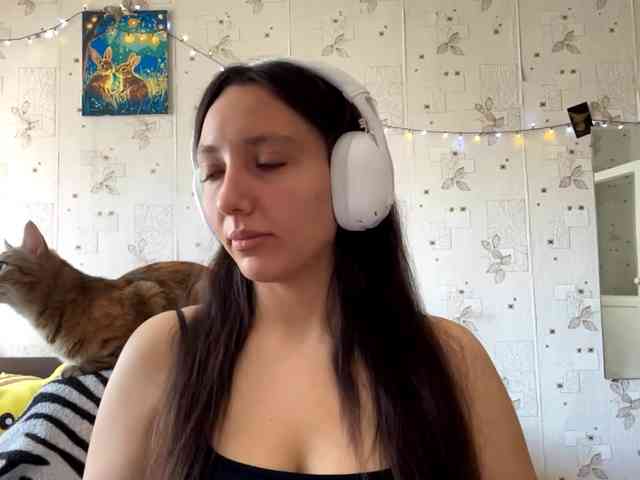 LeannBernmen webcam