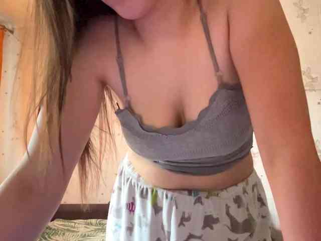 LeannBernmen webcam
