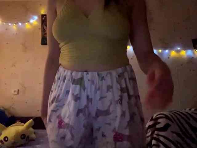 LeannBernmen webcam